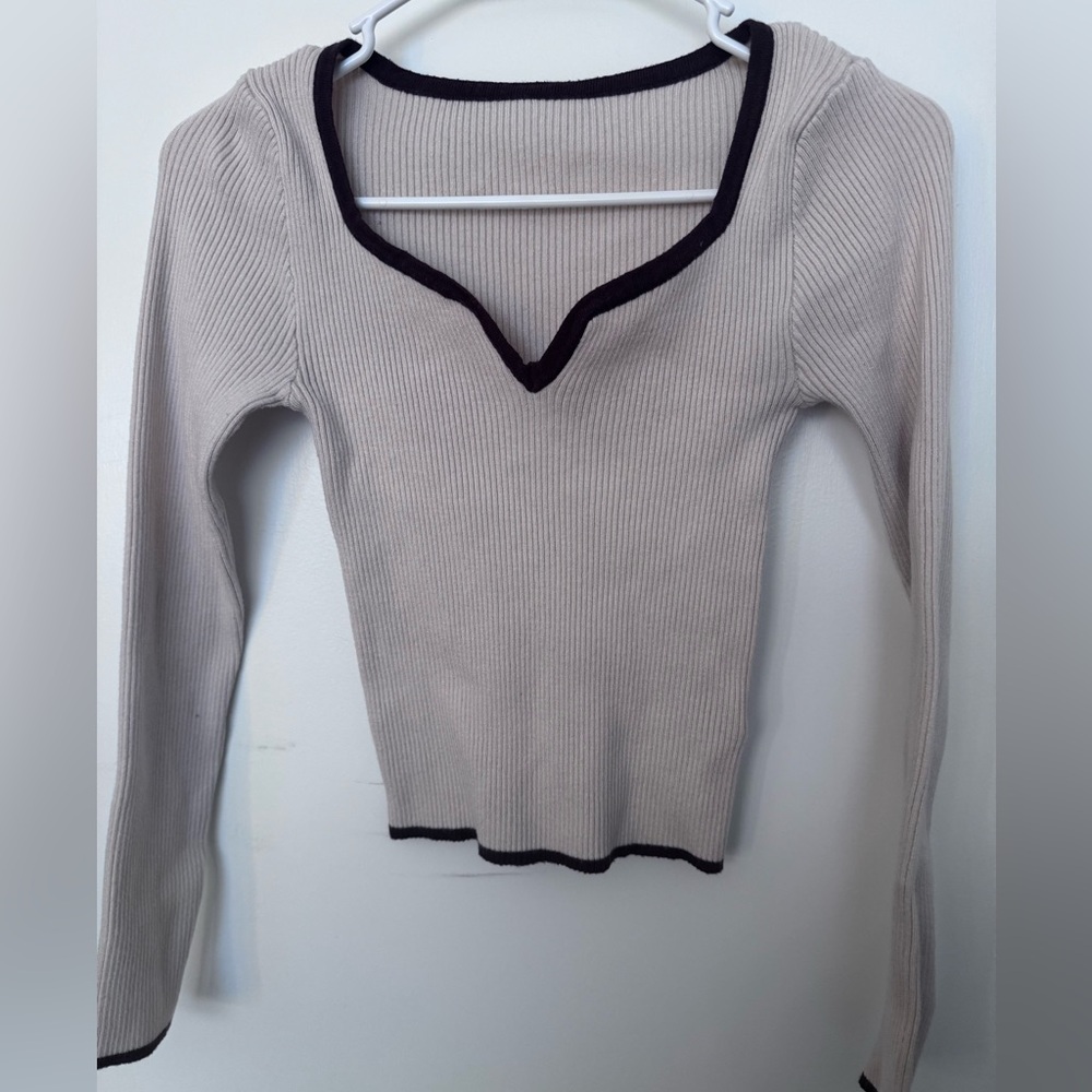Ribbed V-Neck Sweater with Brown Trim
